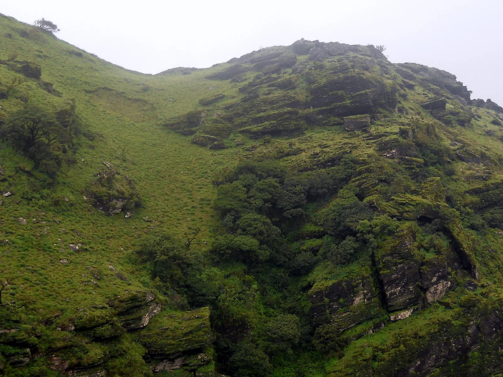 The misty rocky ridge on the approach to Manikyadhara